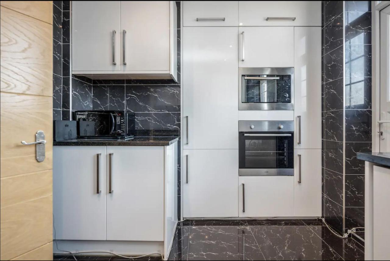 Апартаменты Luxe - Hyde Park - 2bed 3bath A/c + Lift *