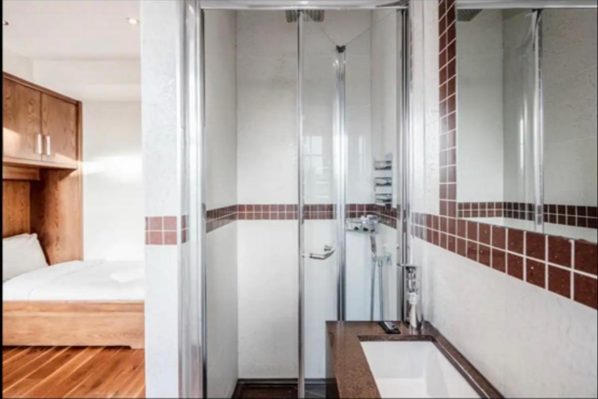 Luxe - Hyde Park - 2bed 3bath A/c + Lift Апартаменты *
