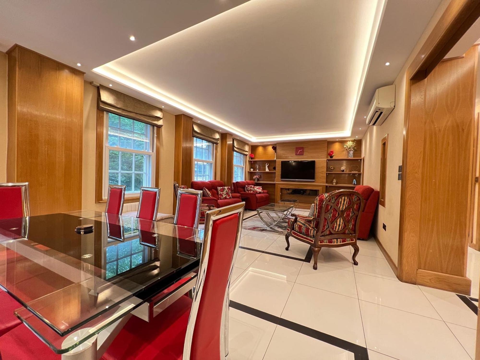Апартаменты Luxe - Hyde Park - 2bed 3bath A/c + Lift
