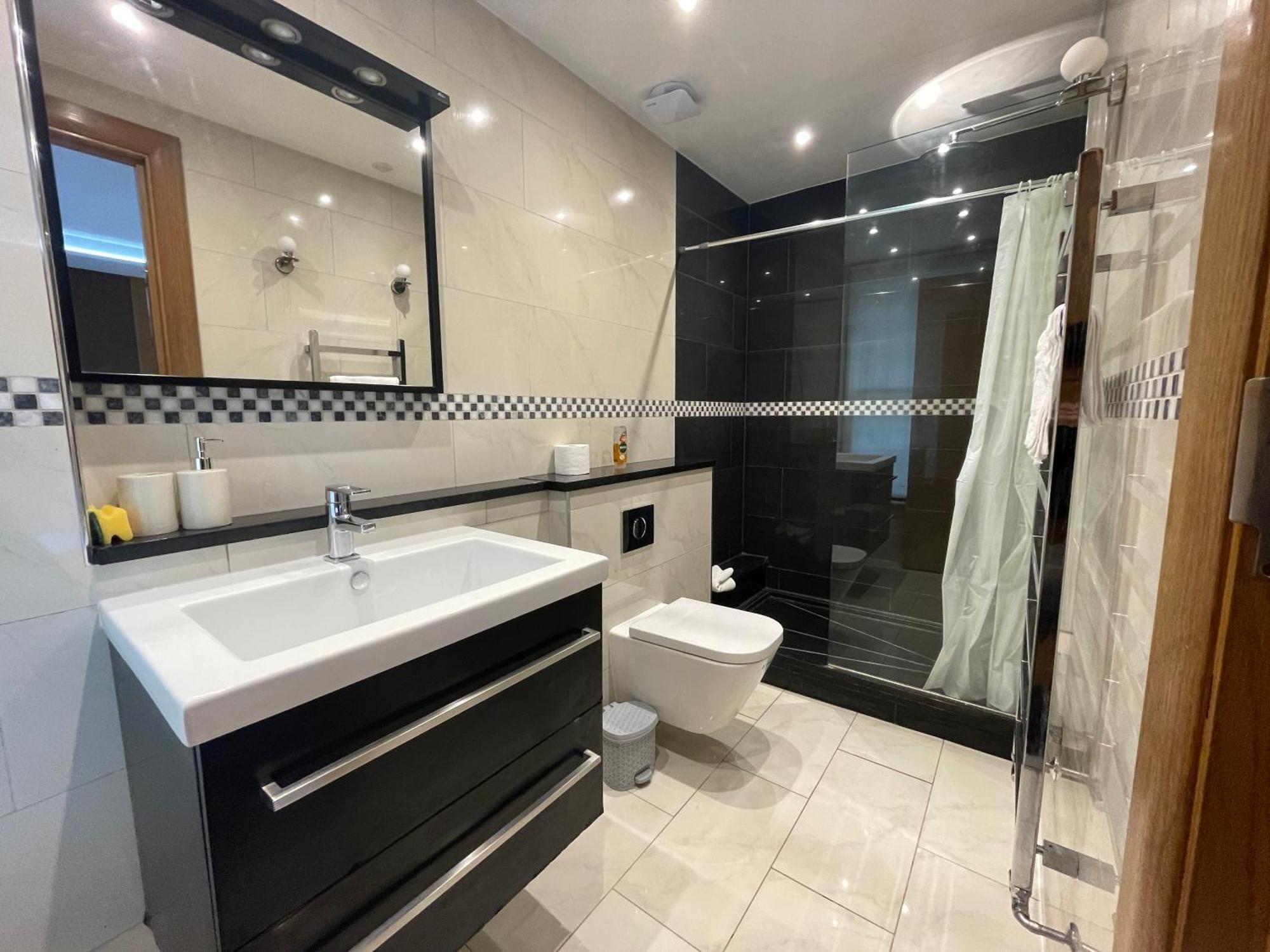 Luxe - Hyde Park - 2bed 3bath A/c + Lift Апартаменты *