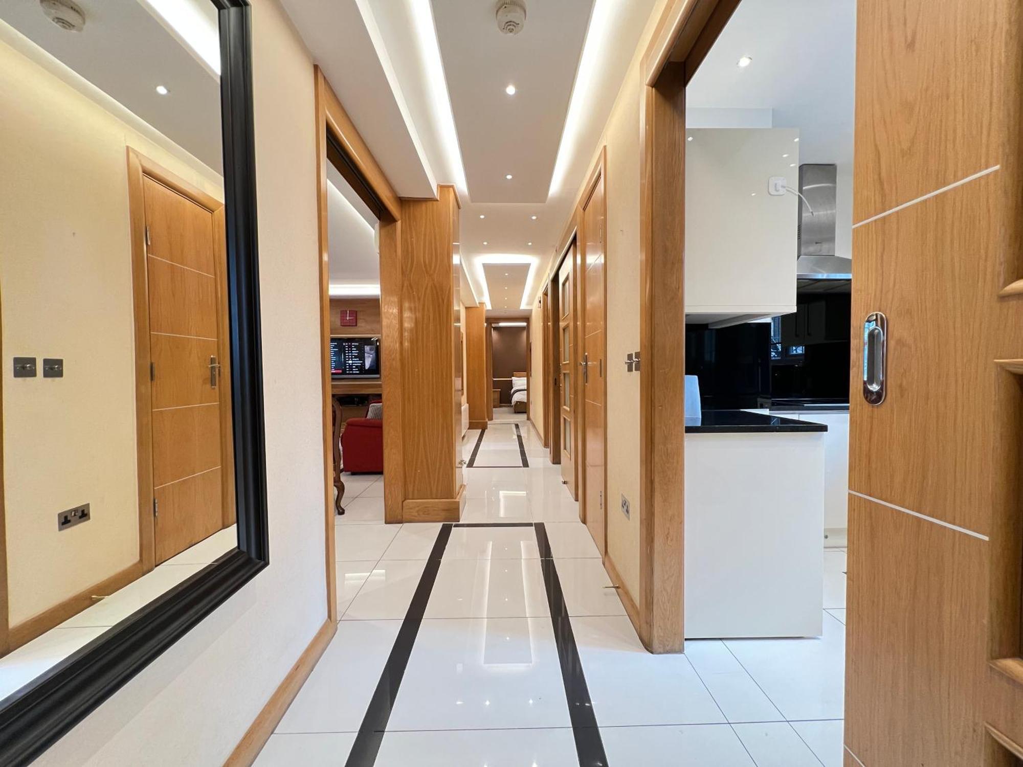 Luxe - Hyde Park - 2bed 3bath A/c + Lift Апартаменты