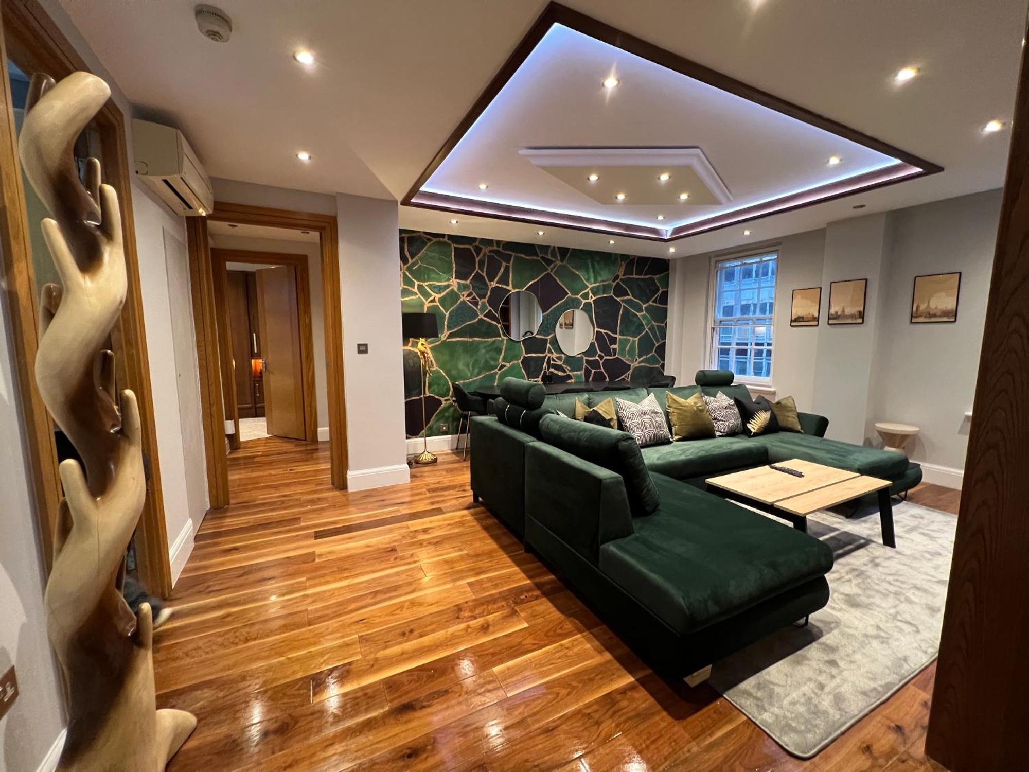 Апартаменты Luxe - Hyde Park - 2bed 3bath A/c + Lift